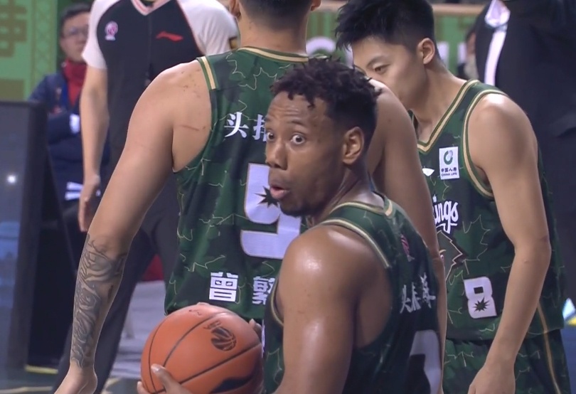 外线很准!祝铭震6记三分拿下22分6篮板